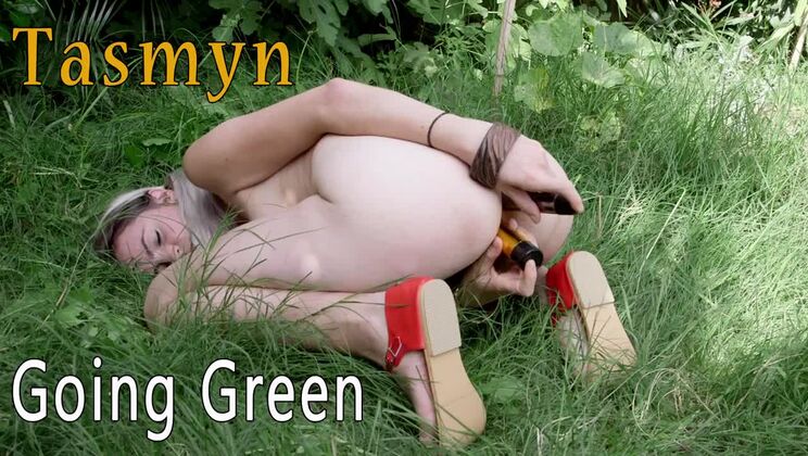 Tasmyn's Amateur Outdoor Sex Toys
