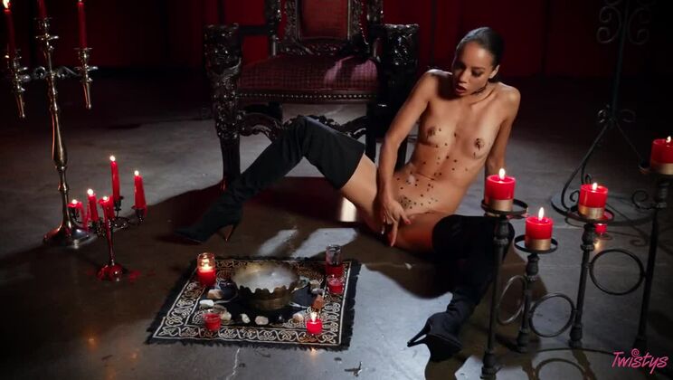 [Twistys] - Facial Frenzy Brunette Ebony October Totm - Gianna Dior - Kayley Gunner