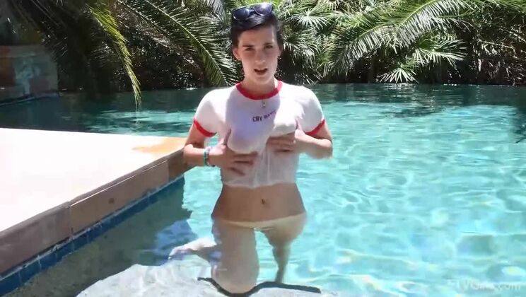  Bella's Confident Solo Performance 