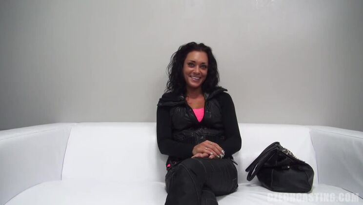 Brunette Babe Linda Exposed