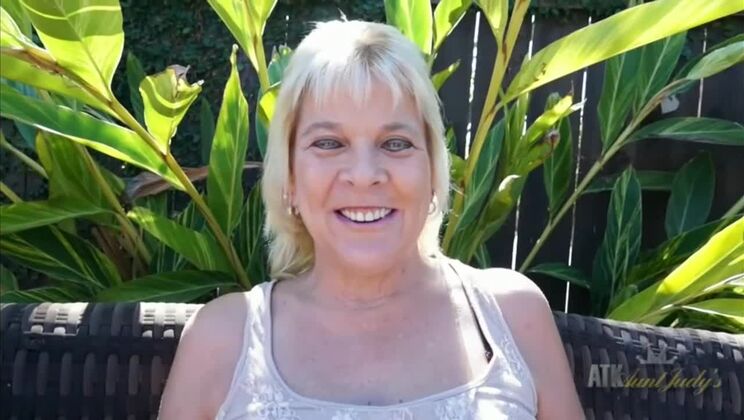 Sindy Silver Gets Wild Outside