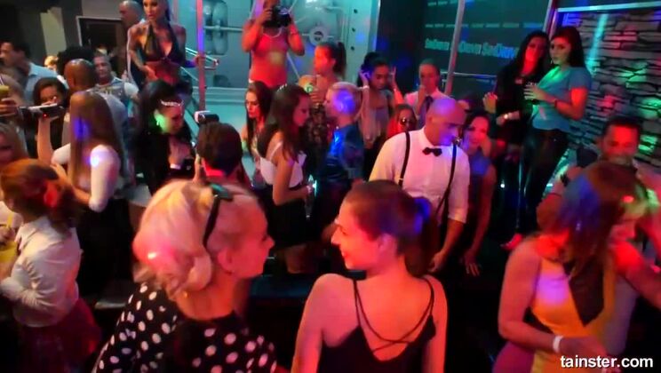 Pussy Licking Lesbians: Mia Blond and Virus Vellons