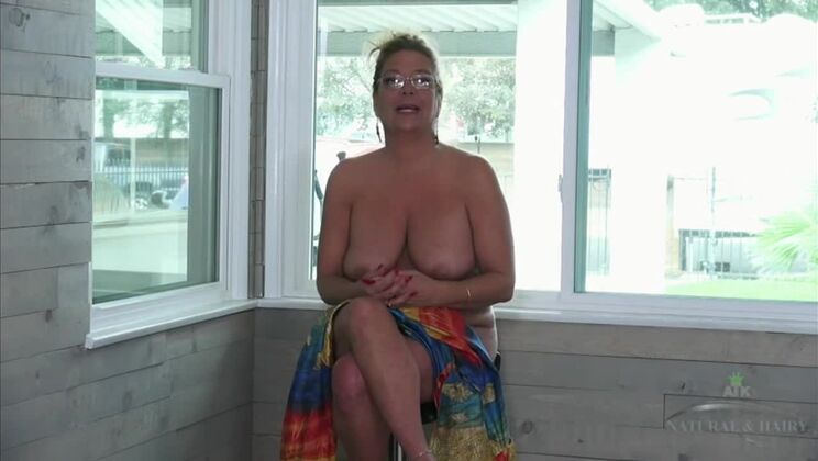 Hairy mature porn babe Karen Summer unleashed