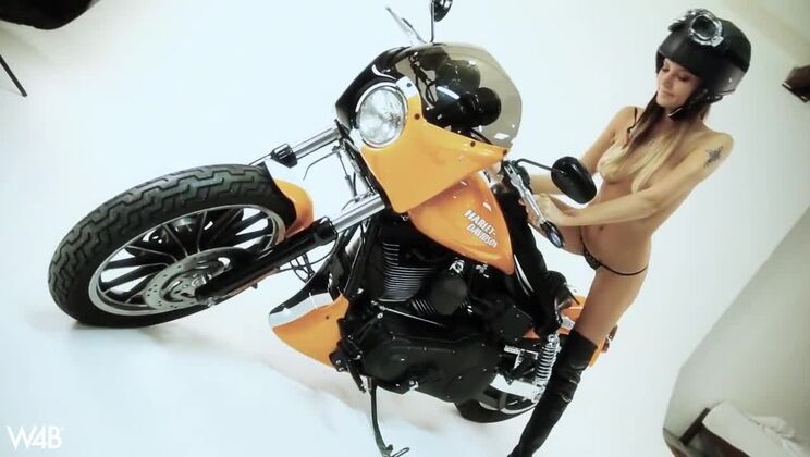 [Watch4Beauty] - Fetish Frenzy with Clover - Clover