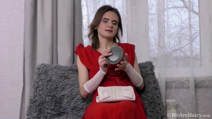 Pique Dame's Naked Solo Debut at Home