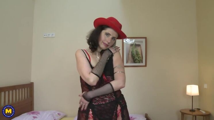 [Mature.nl] - Darlena the Brunette Mature Housewife Plays Solo