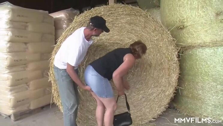 [MMVFilms] - Farmer's Cumshot Surprise for Blonde Granny - Sandy Cheeks - Mini Schwarz