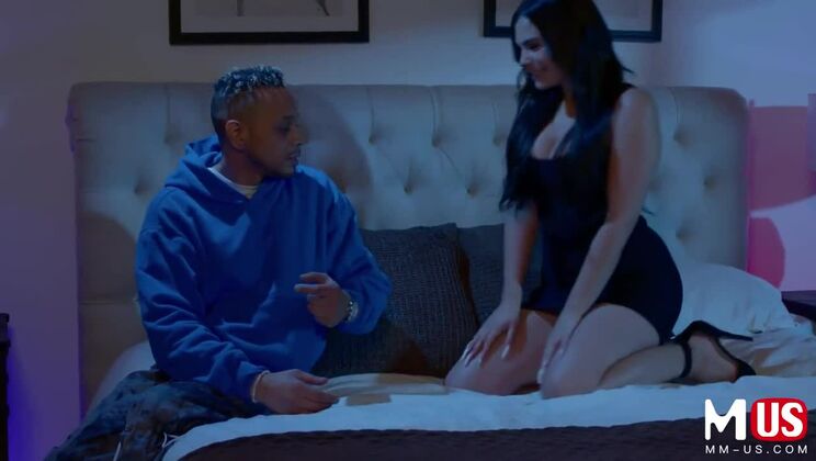 Violet Starr - Brunette Beauty Gets It All