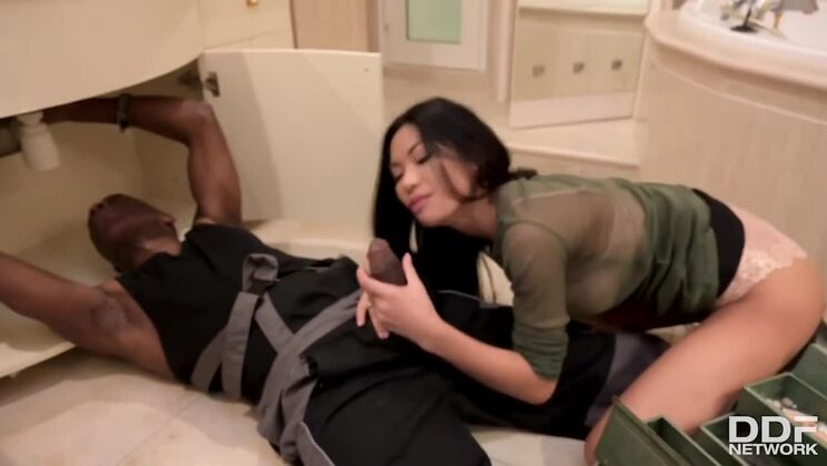 [DDFNetwork] - Plumbers Big Pipe for Asian Polly Pons - Polly Pons