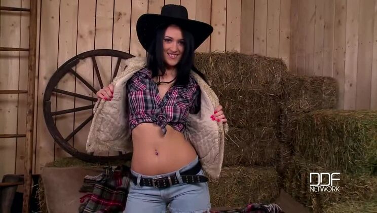 [1By-Day] - Tasty Betty Exposed - Betty