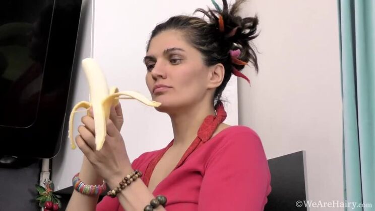 Brunette Beauty Ananda Ray Masturbates Alone