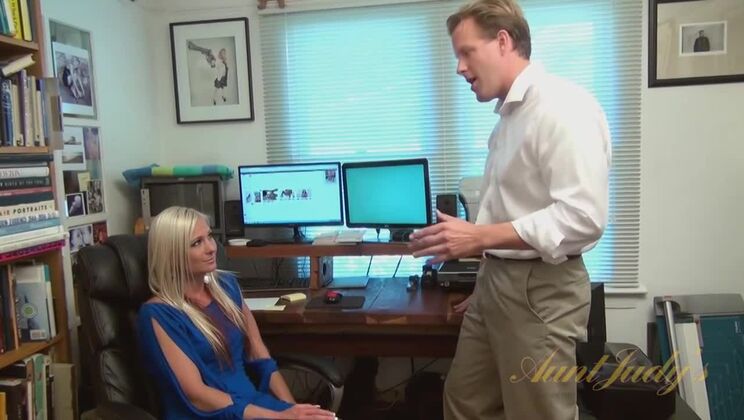 Elizabeth's Great Facial Blowjob