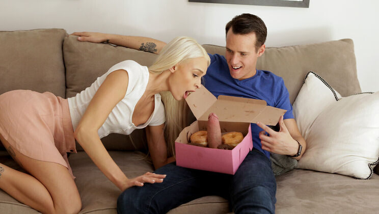 [StepSiblingsCaught] - Couple Fucking with Stepsister - Emma Hix