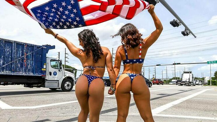 Big Ass and Tits in Threesome