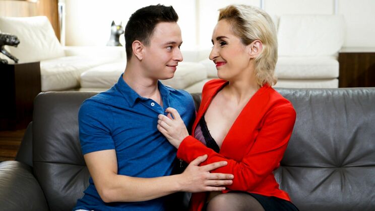 [LustyGrandmas] - Facial Fun with Nikki - Nikki Nuttz - Di Devi