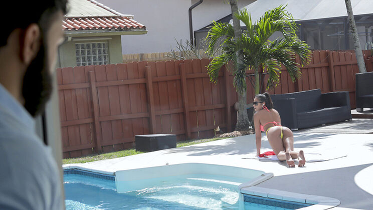 [FamilyStrokes] - Extra Wet and Sexy - Vienna Black - Derrick Ferrari