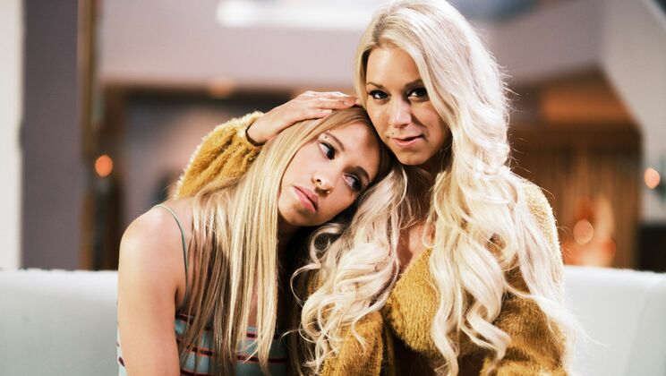 [Mommy'sGirl] - Big Tits Blonde MILFs In Love - Katie Morgan - Khloe Kapri