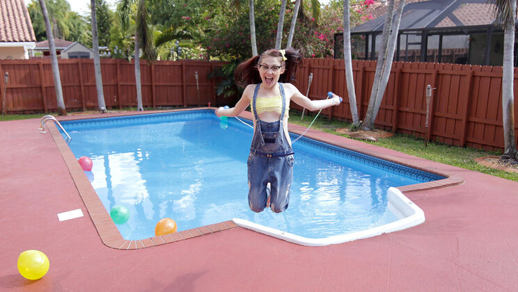 Petite Teen Kandi Exposed