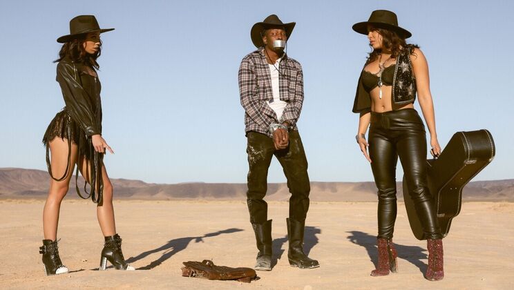 [Brazzers] - Cowgirl Luna Star Rides Big Cock