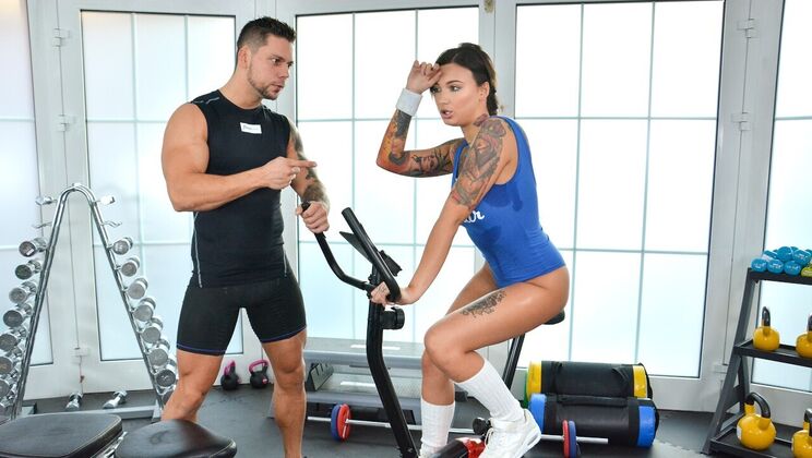 Horny Gym Session With Cute Stud