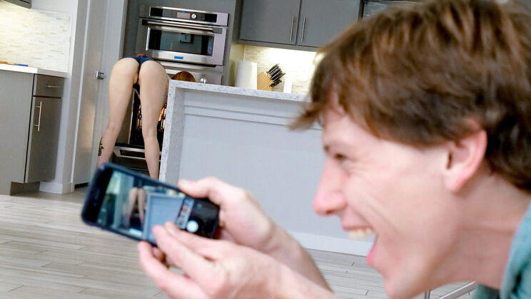 [GingerPatch] - Creepshots Of Redhead Lauren - Rion King - Lauren Phillips