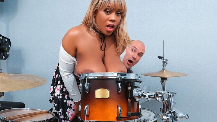 [BigNaturals] - Bongo Big Tits - Sean Lawless - Ms.Yummy