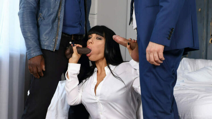 Valentina Ricci's Lingerie Clad Berlin Gonzo Scene