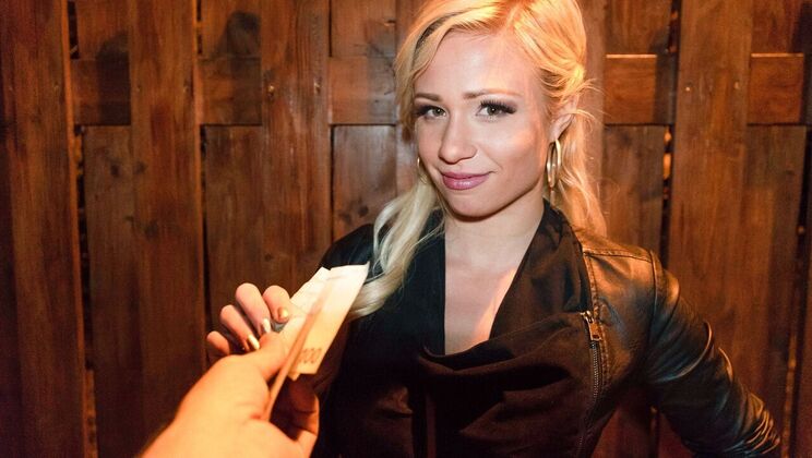 [PublicAgent] - Gabi Gold's German Blowjob and Cumshot Fun - Thomas Hyka - Gabi Gold