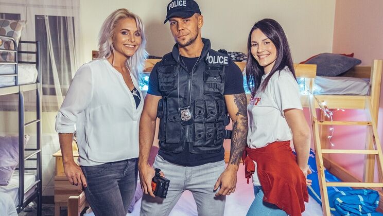 [FakeHostel] - Raw Heat of Passion