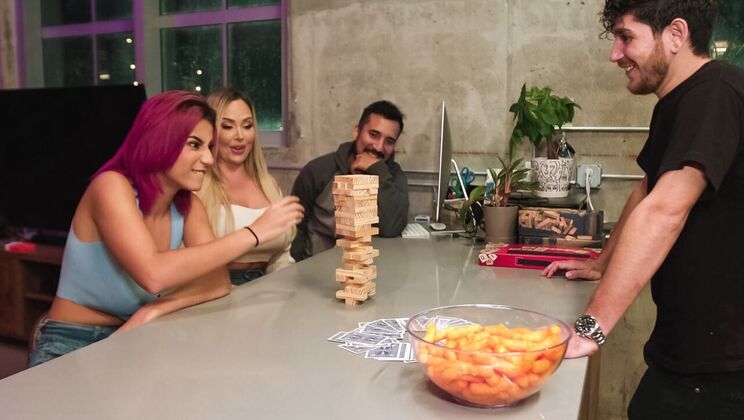 [WeLiveTogether] - Amateur Big Natural Tits - Callie Brooks - Roxie Sinner