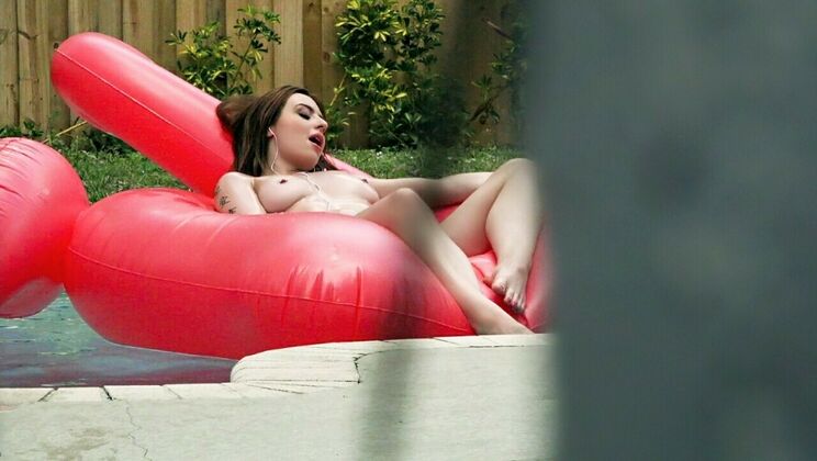 [PervsOnPatrol] - Scarlet's Naughty Poolside Masturbation Session - Tony Rubino - Scarlet Johnson