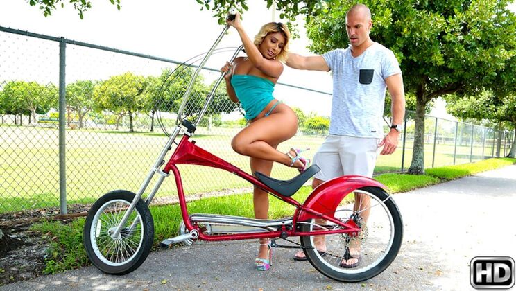 Piper's Hairy Pussy Fun