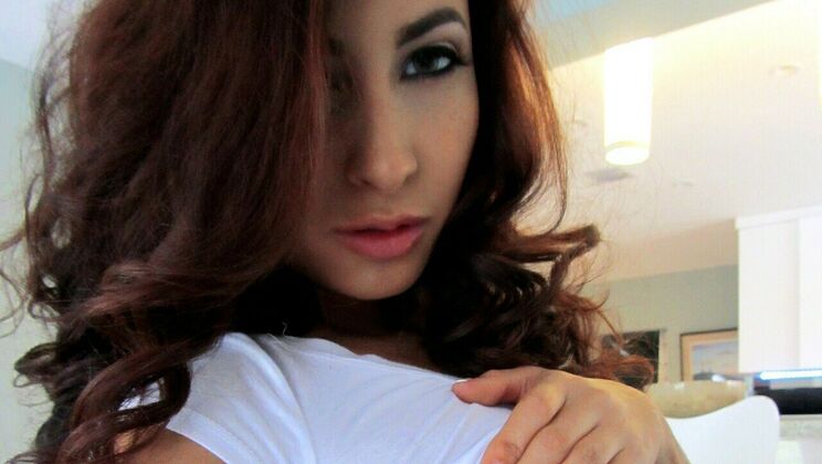 Round and Ready Latina Jade Jantzen