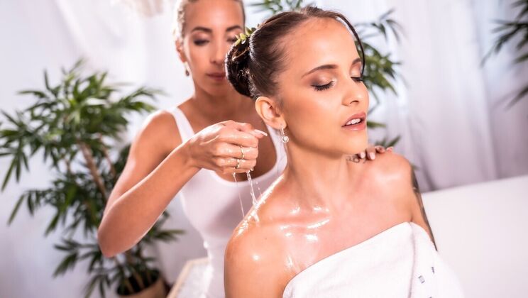 European Big Boobs Girls Scissoring