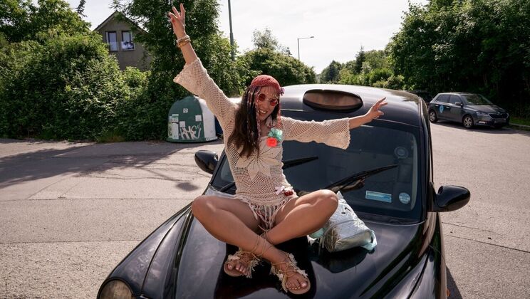 Linda del Sol Rides Hard in Cowgirl