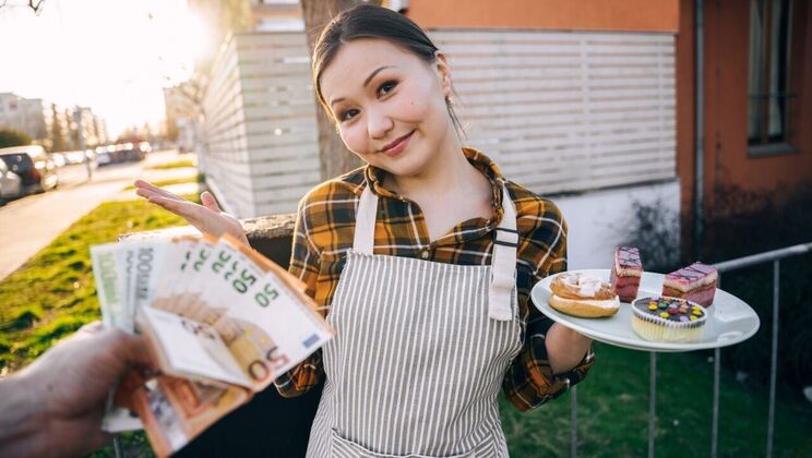 [PublicAgent] - Big Cock and Brunette Babe