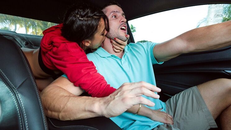 Dom's Big Dick Meets Luna's Shaved Pussy