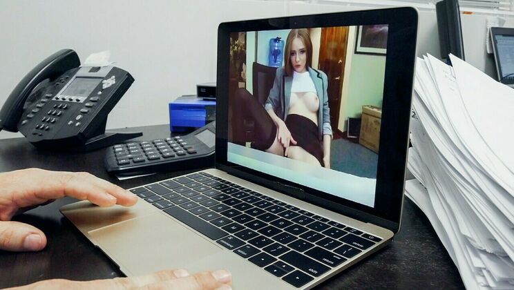 Sexy Assistant's Private Cam Sessions