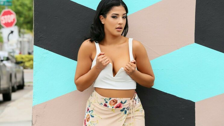 [PublicPickups] - Fucking in the Open with a Short Haired Babe