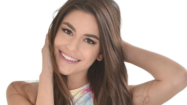 [FamilyStrokes] - Insatiable Family Desire - Romeo Price - Arielle Faye