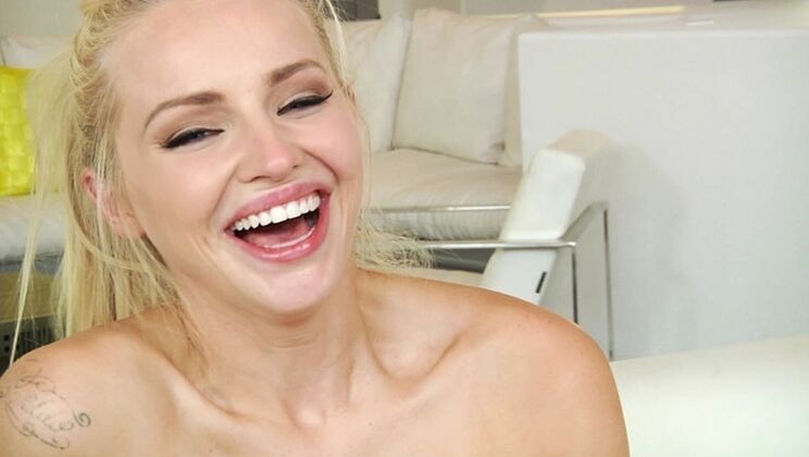 [HardX] - BTS Blonde Bombshell - Staci Carr