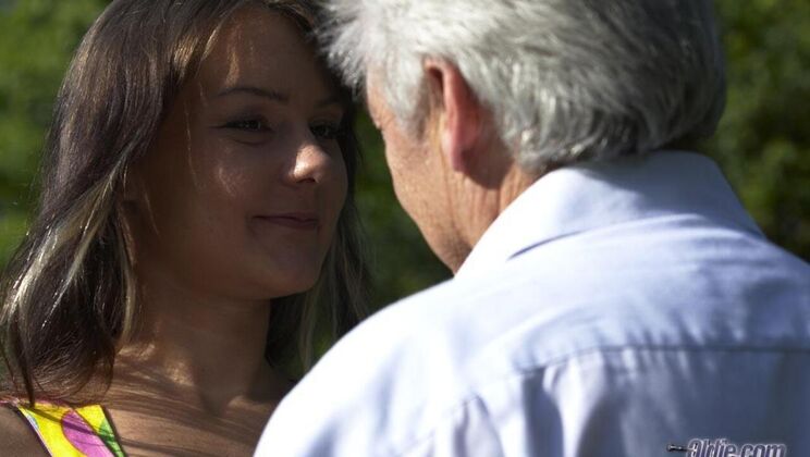 Park Blowjob with Tattooed Jeydah