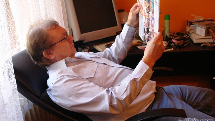 Tattooed Tart Takes Sherman for a Ride