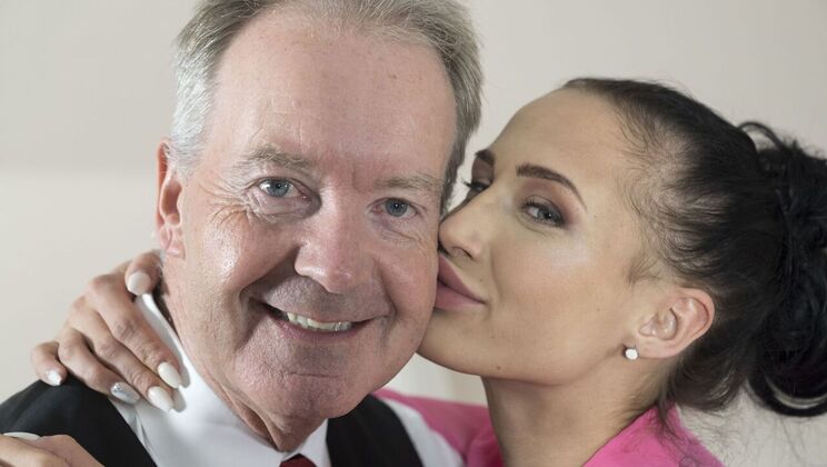 [Oldje] - Close Up with My Sexy Assistant