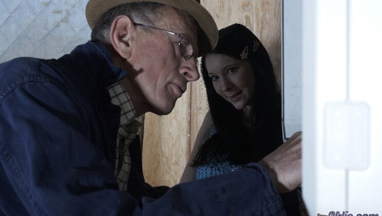 [Oldje] - Kattie and Scott's Kissing and Cum Swallowing Fix - Kattie Gold - Scott