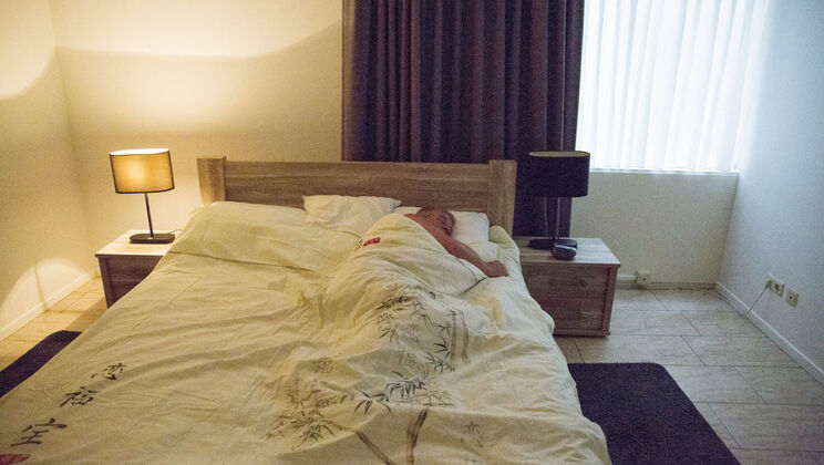 [Oldje] - Skinny Rebecca Ruby's Assange Blowjob - Rebecca Ruby - Harry