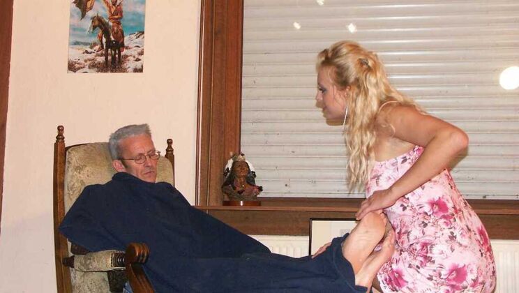 Kissing and Licking Frenzy with Vicentia