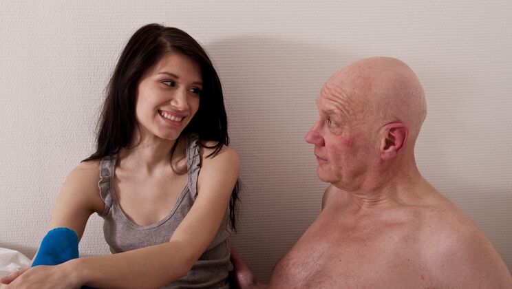 [Oldje] - Handjob and Fingering with Guest Lilli - Hugo - Lilli