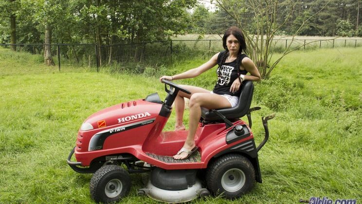 [Oldje] - Pierced and Ready: Erika Bellucci's Dream