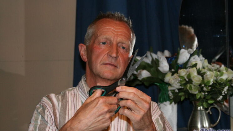 [Oldje] - Tattooed Hairdresser Gets Fucked - Doug - Nicole Wonder